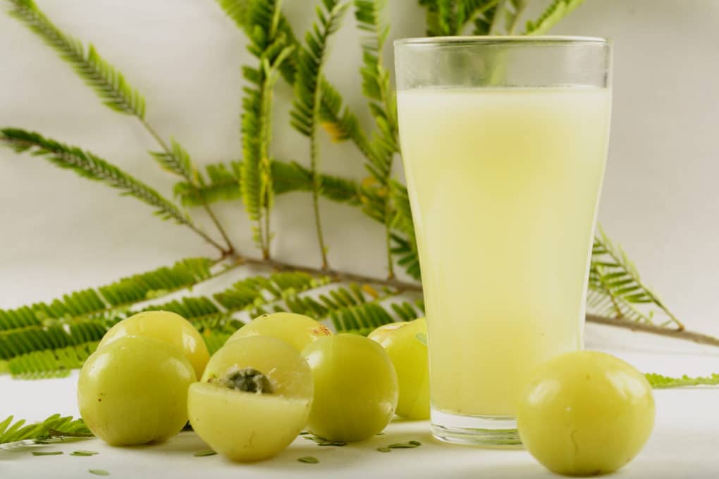 Cleaning gooseberries 